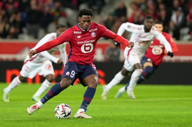 kaiyun-【早报】翻过那座山！郑钦文生涯首胜萨巴伦卡！