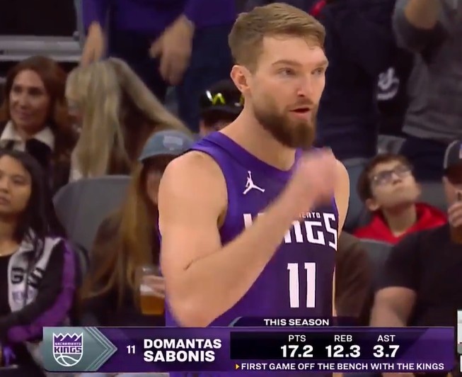 开云注册入口-欢迎回来！小萨复出&amp;国王生涯首次替补登场 全场观众欢呼鼓掌！