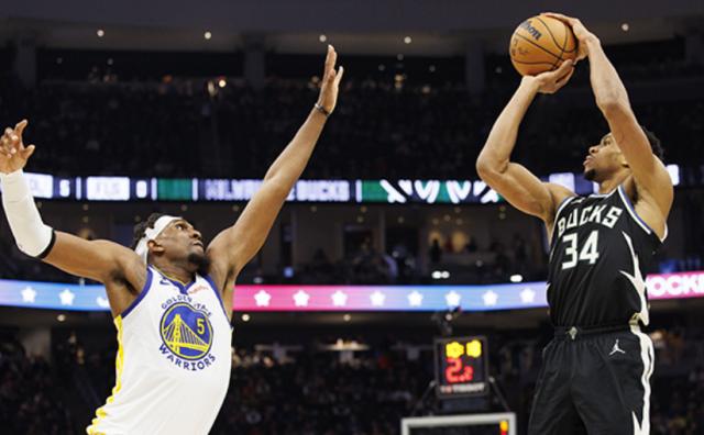 1671010552870004430.png 赛后全员吐槽裁判 勇士内线被雄鹿三人组打爆