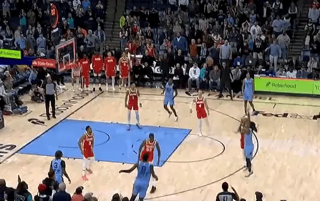 开云注册入口-最后时刻莫兰特运球脱手超远三分强投不中，没能完成绝杀