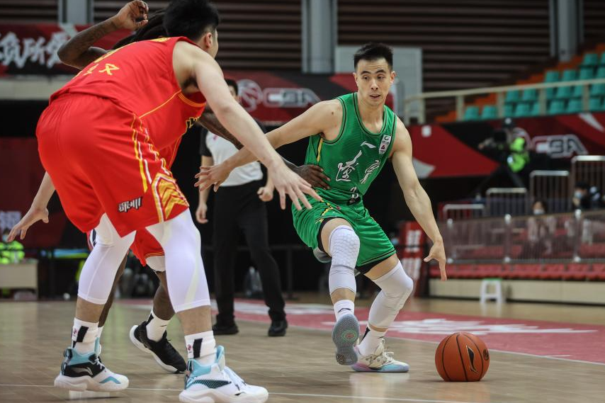 开云-CBA第一阶段排名！上海广厦争第一，山东杀进前4，辽篮下滑太严重