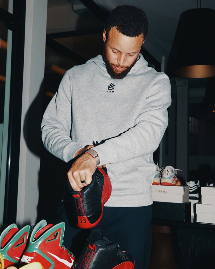 开云在线-库里球鞋慈善拍卖会举行|斯蒂芬·库里|金州勇士队|大爱|时代|穿鞋_新浪体育_新浪新闻